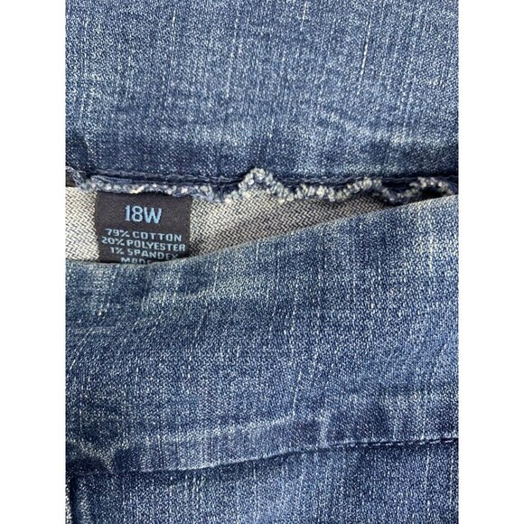 Westbound Women's Denim Capris - Picture 3 of 7